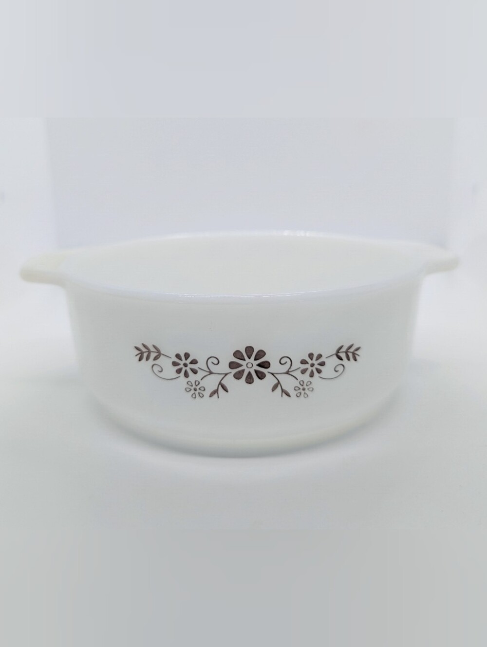 Vintage Dynaware Pyr-O-Rey Milk Glass Round Casserole Dish With Daisy Pattern
